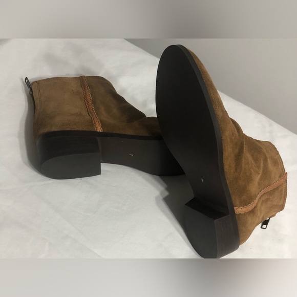 Journee Signature Women’s ankle boots Leather Suede back Zip up brown. Size 7 - Picture 4 of 8